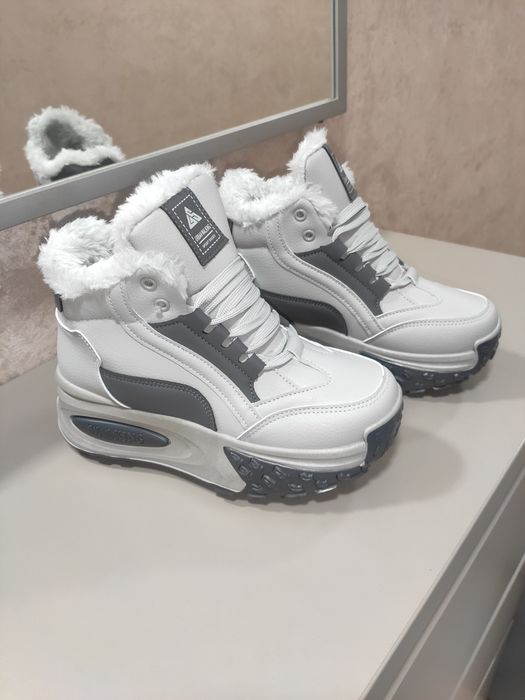 Ботинки женские зимние, в разных цветах