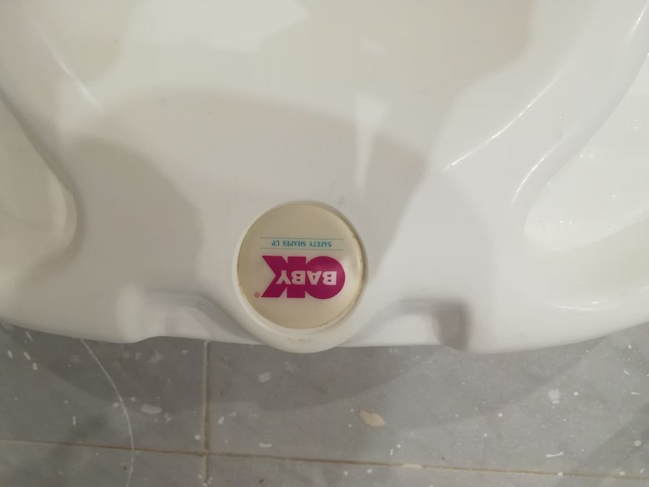 Banheira branca de bebé