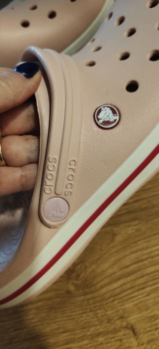 NOWE klapki CROCS pudrowy róż z napisem rozm.39