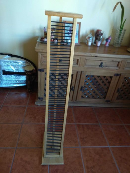 Estante de cd's, em bom estado