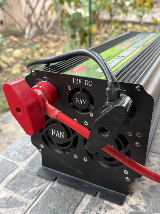 Інвертор 12-220в . 12000Вт