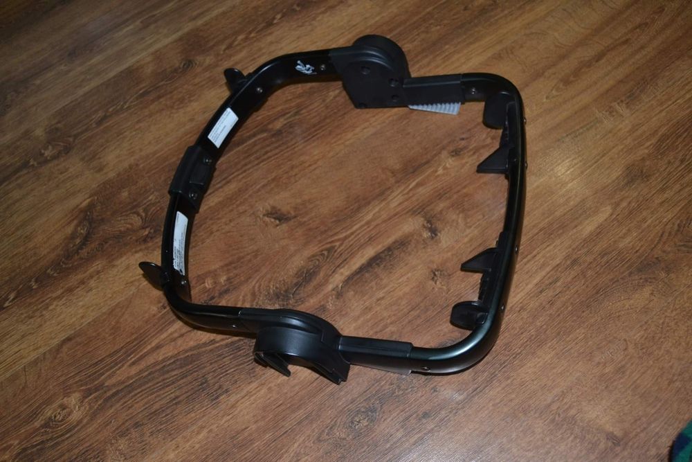 Адаптер до автокрісла