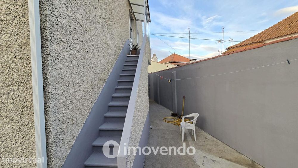 Prédio urbano, com três T4 e garagem, em Asseiceira, Tomar