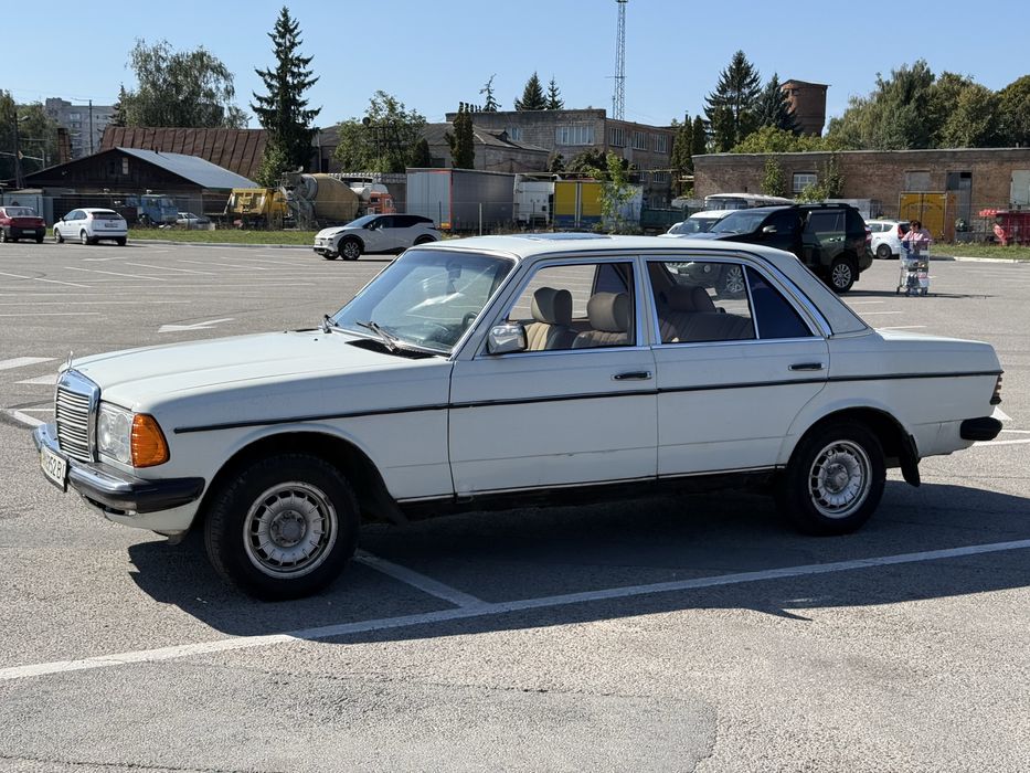 Mercedes-Benz E-Class W123 1984