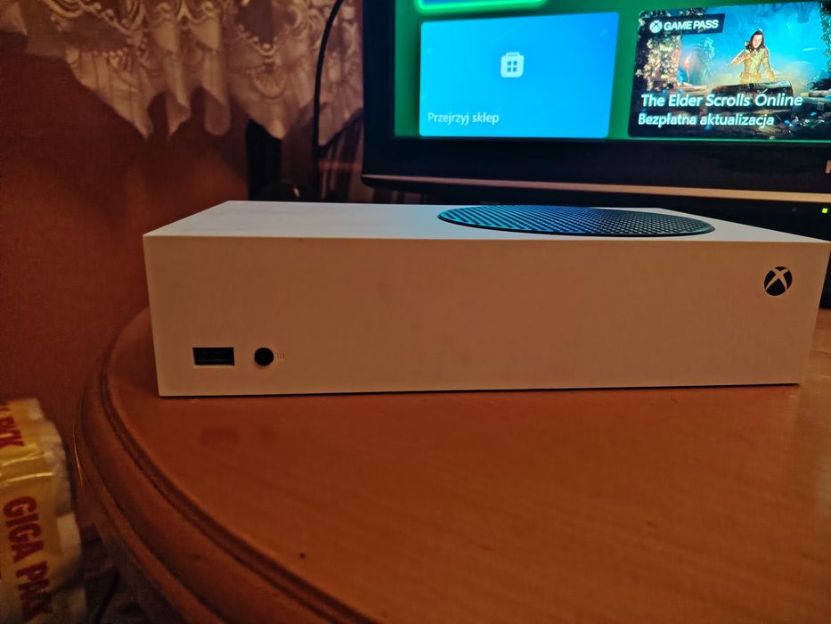 Xbox series s  bardzo dobry stan !!