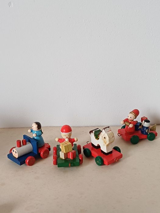 Drewniany pociąg ozdoba świąteczna aniołki koniki prezenty