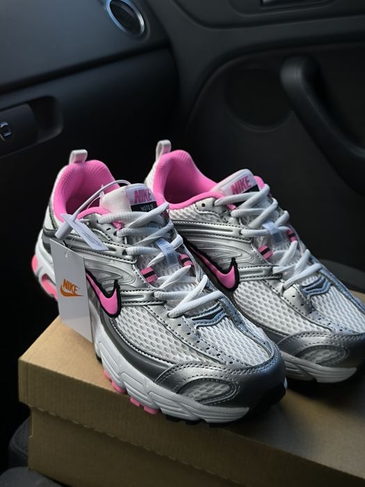 Кросівки жіночі Nike