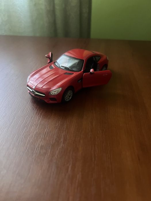 колекційна металева модель Kinsmart Mercedes-AMG GT