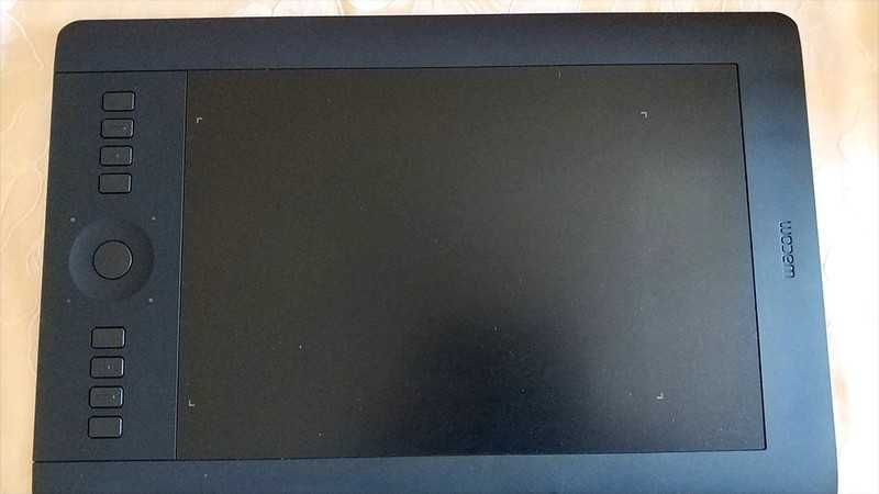 Mesa gráfica Wacom Intuos Pro M - COMO NOVA!