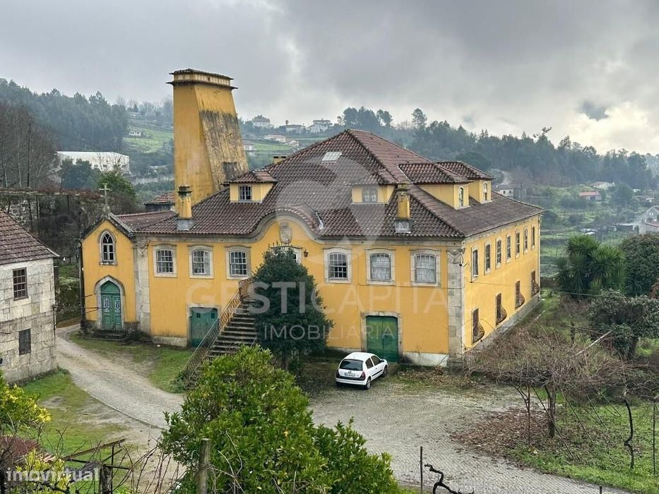 Casa de Quintã – Solar brasonado histórico com vinha em Marco de Canav