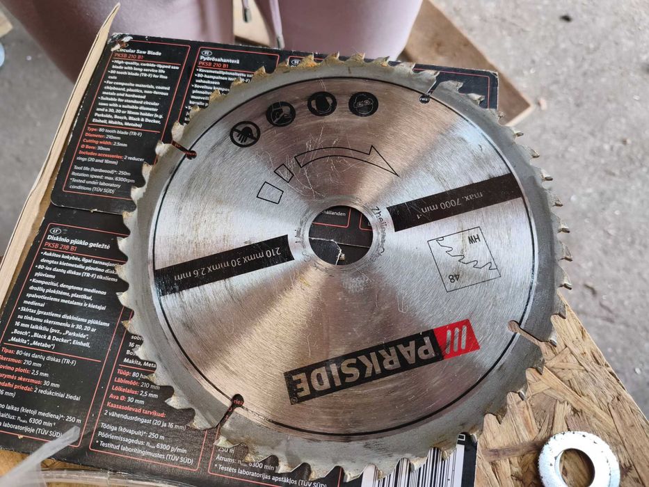 Pilarka ukosowa Parkside PKS 1500 B3, 1500W + TARCZE