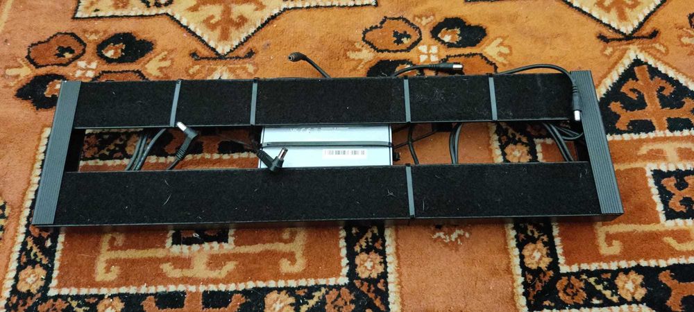 Pedalboard Harley Benton SpaceShip 50C + Fonte de Alimentação Harley Benton PowerPlant ISO-1 Pro
