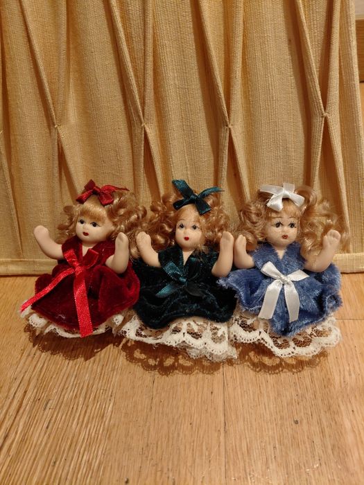Bonecas de porcelana pequenas