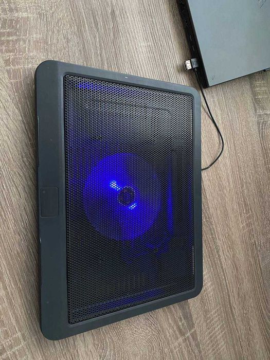 Підставка охолоджуюча під ноутбук