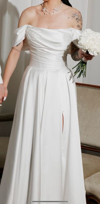 Продам весільну сукню