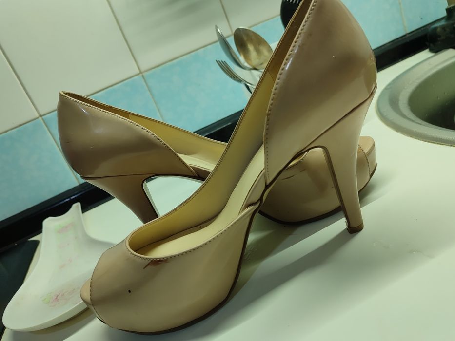 Продам туфли на каблуке