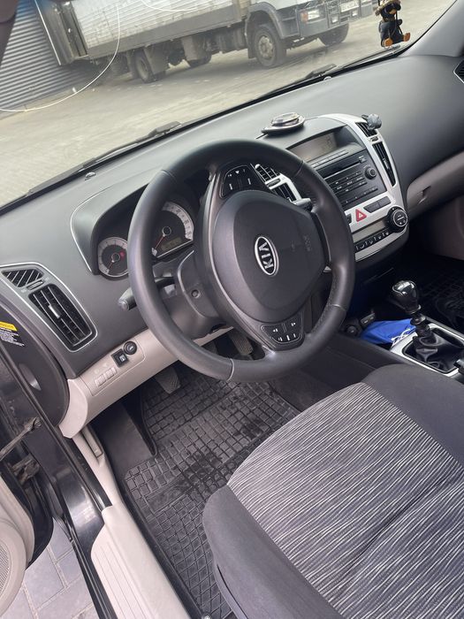 Пподам Kia seed 2.0 газ-бензин