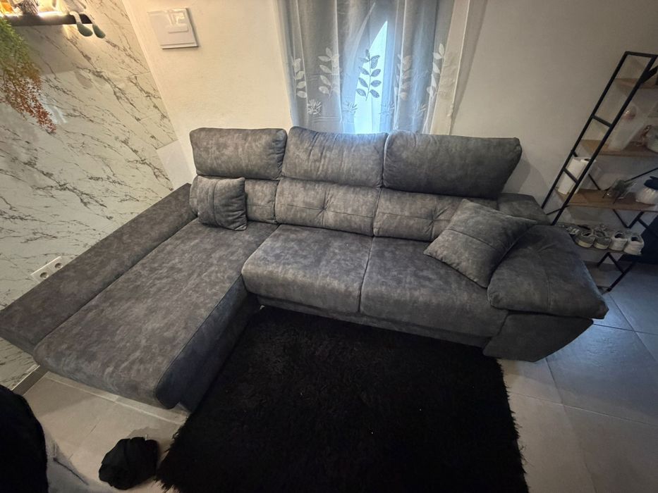 Sofa com chaise.