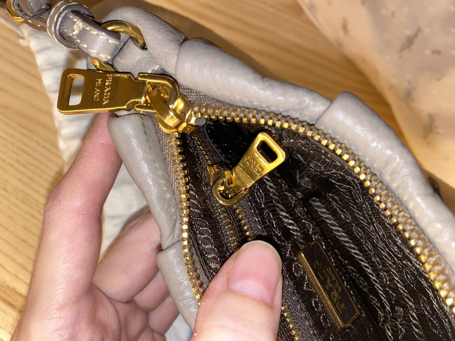 Клатч Prada бежевый