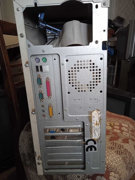 системний блок комрютера Asus, і два блоки Dell 740 і 745