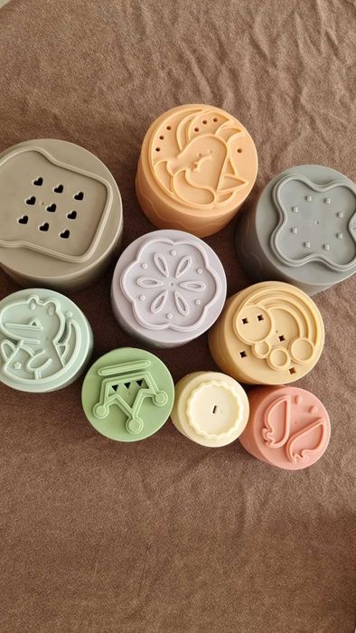 Torre de Copos Empilháveis em Silicone (9 Peças) - NOVO