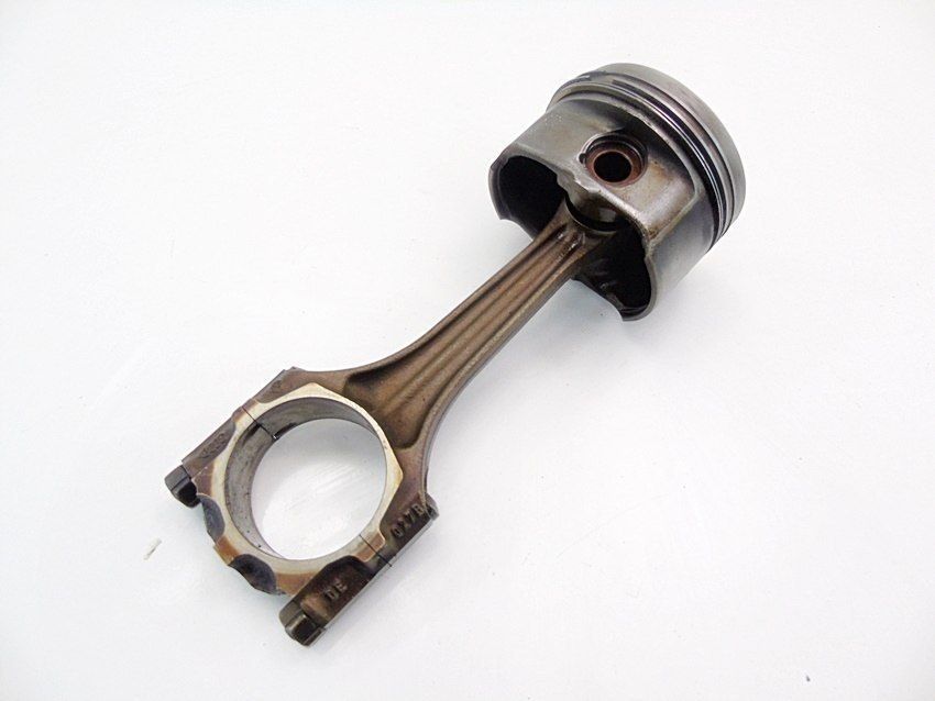 Tłok Korbowód 1.8 20V Passat B5 Audi A4 B5 A6 C4 8109 027B