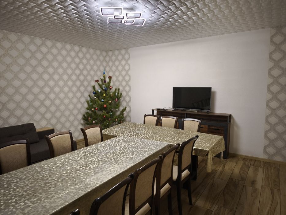 Подобова оренда будинку з басейном. Посуточная аренда дома с бассейном