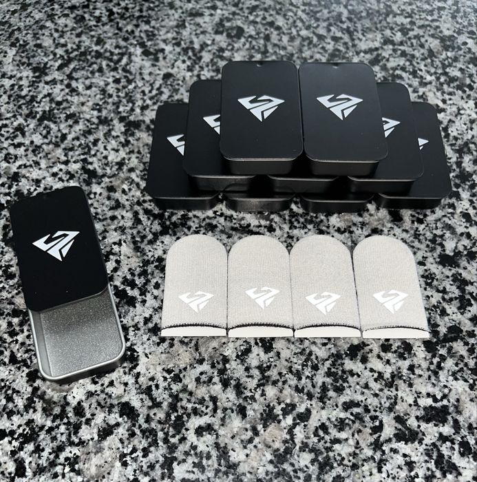 Напальчники для игр, кейс + 4 напалечника