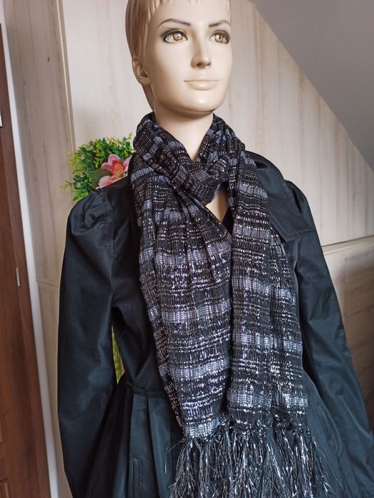 Sg Elegancki szalik  szal czarno - srebrny błyszczący szal