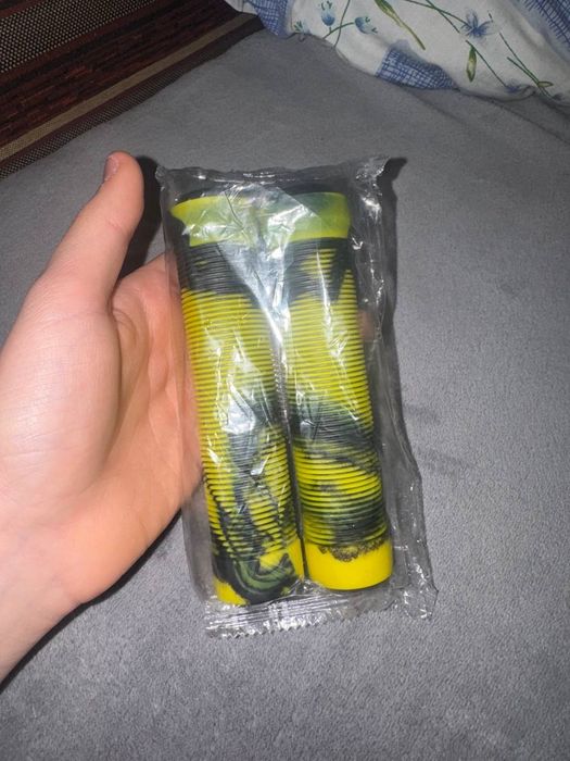Грипси жовті нові