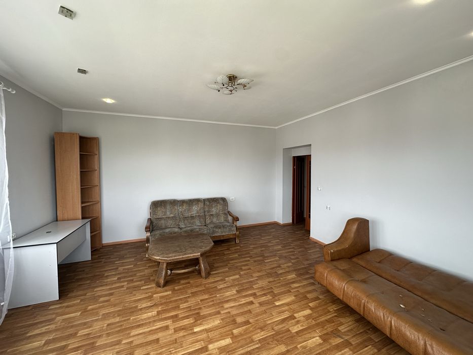 Продам в центрі 2 км квартиру вул. Вовчинецька