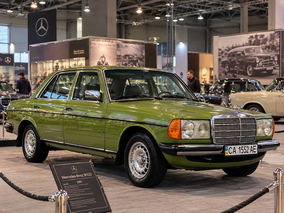 Mercedes-123  Classic  Old Car