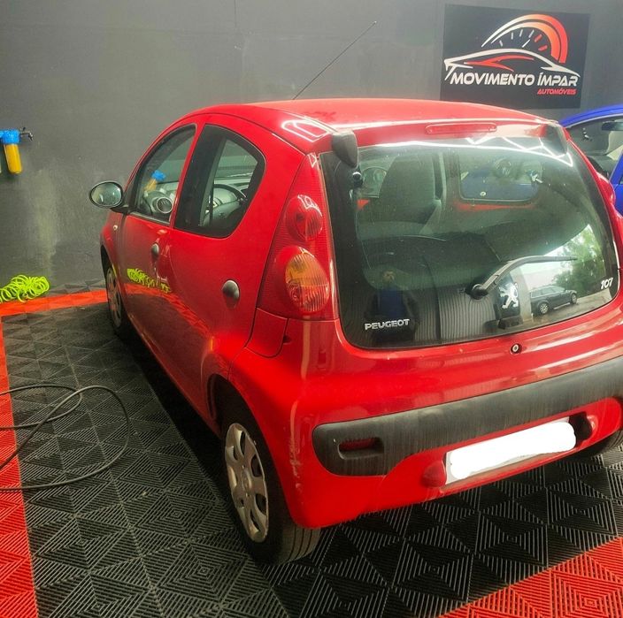 Vendo peugeot 107 1000 a gasolina do ano 2010 com 108.000 km