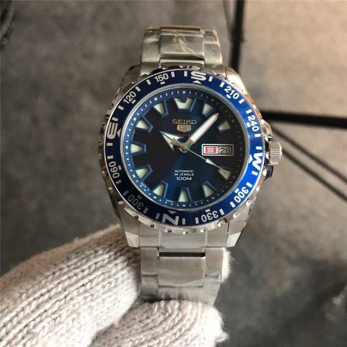 Годинник автоматичний Seiko 5 Sports Automatic blue dial stainless steel men's watch (Model SRP747J1)