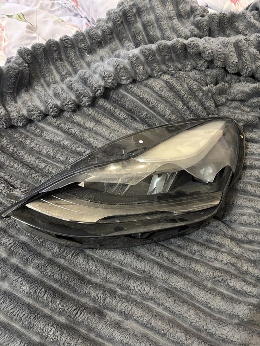 Фара тесла У оригинал битая