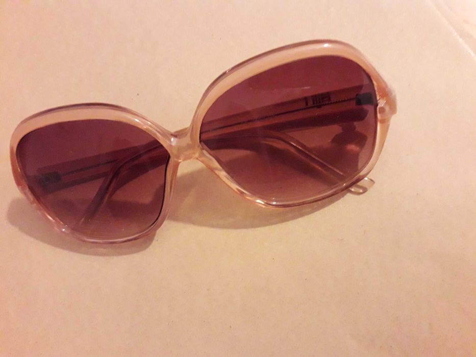 Óculos de sol com linhas da década de 1970