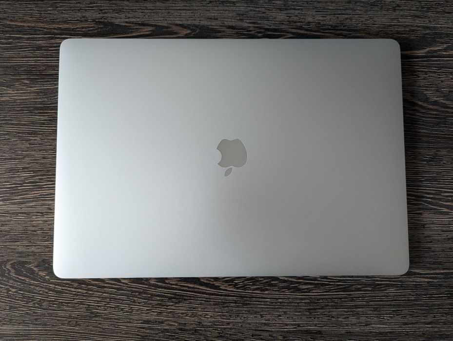 Apple MacBook Pro 16" 2019 (Core i7/16Gb DDR4/512Gb SSD) Silver