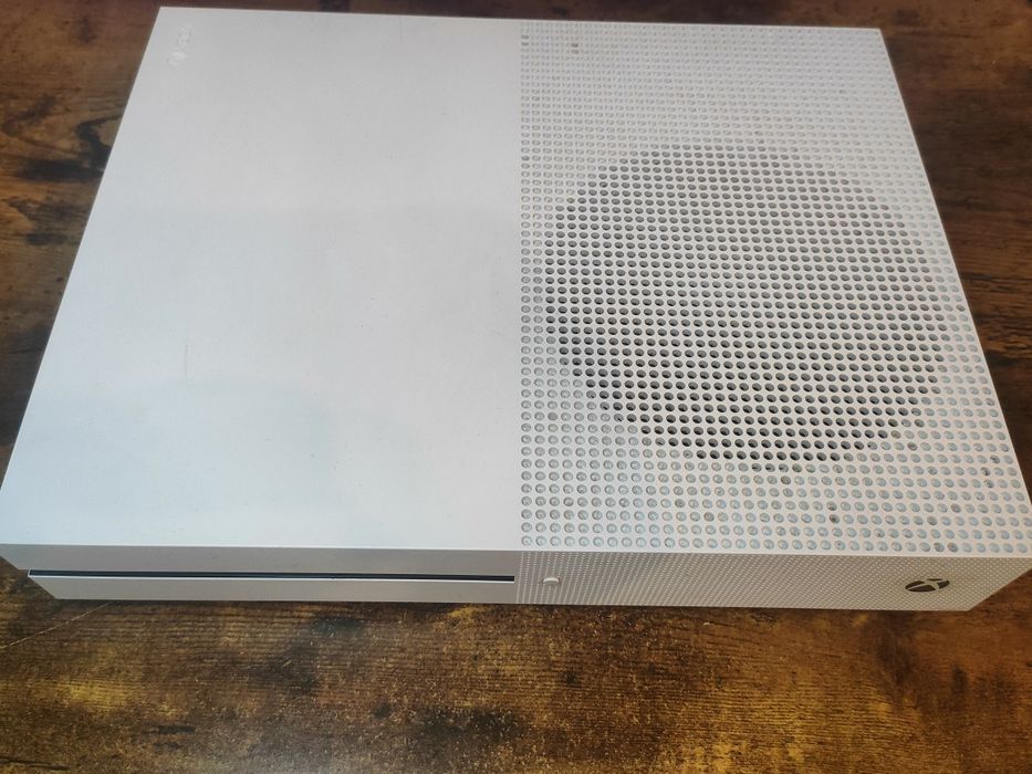 Xbox One S 500GB + Pad + Zestaw 7 Gier (Mafia, Tomb Raider)
