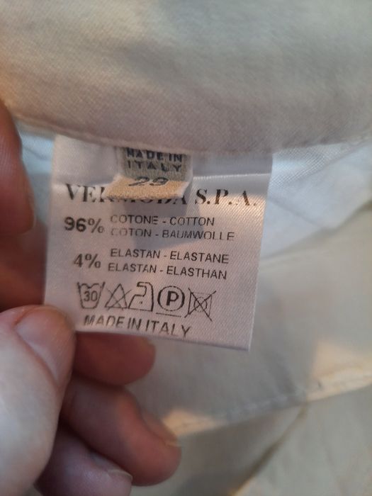 Białe spodnie z dżetami