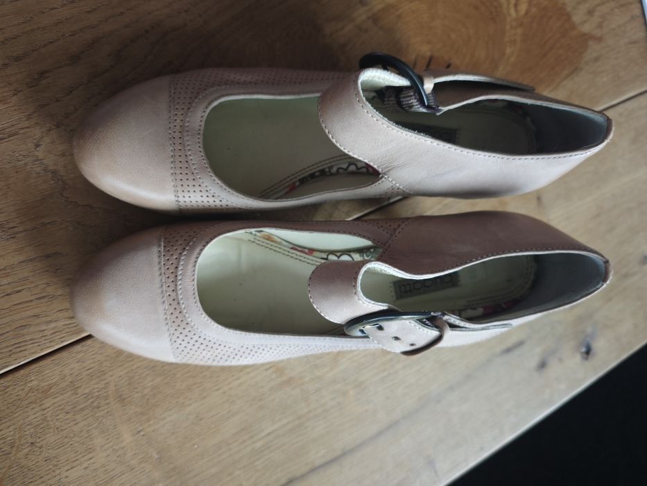 Buty na obcasie włoskie 39 skóra