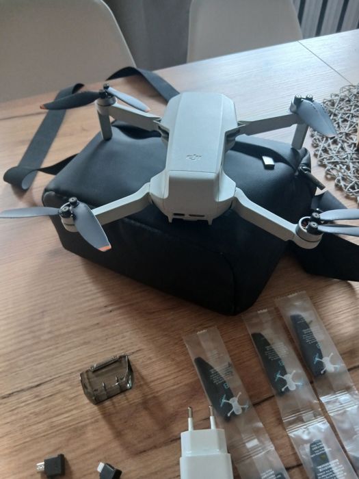 DJI Mini 2 Fly More Combo