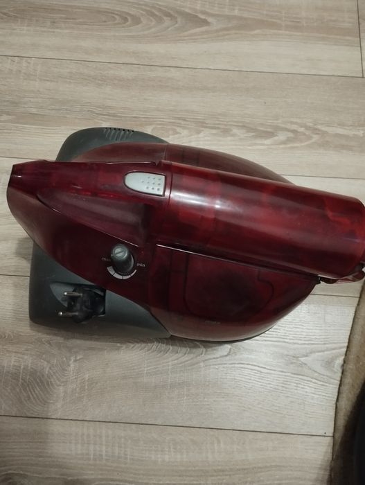 Пилосос в гарному стані повністю комплектний і справний.BOCHБ !!!