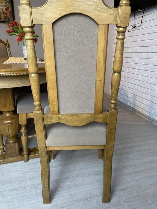 Stół dębowy z krzesłami