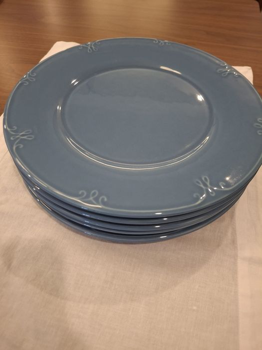 Conjunto de 5 pratos azuis com desenho
