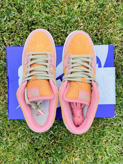 Nike SB Dunk Low Pro “Red Stardust”