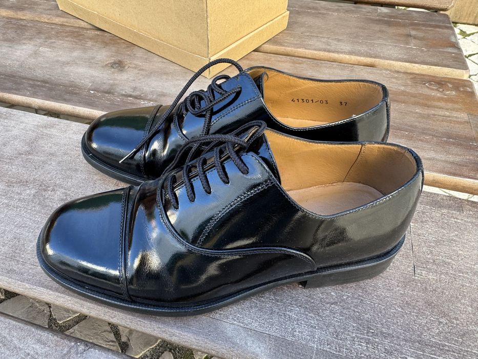 Sapatos preto com brilho