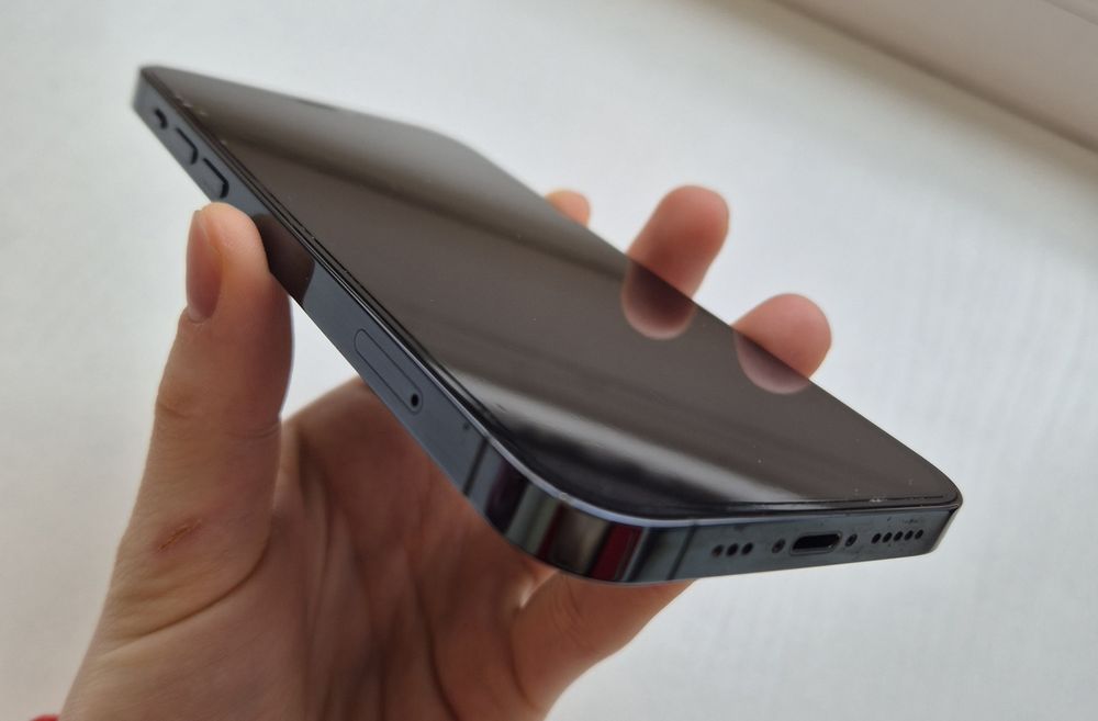 Телефон IPhone 12 Pro