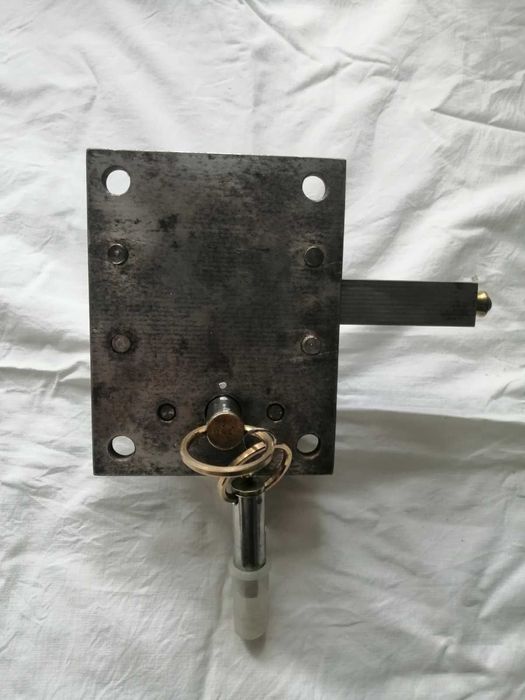 Гаражний замок на 2 ключа замок гаражний накладний