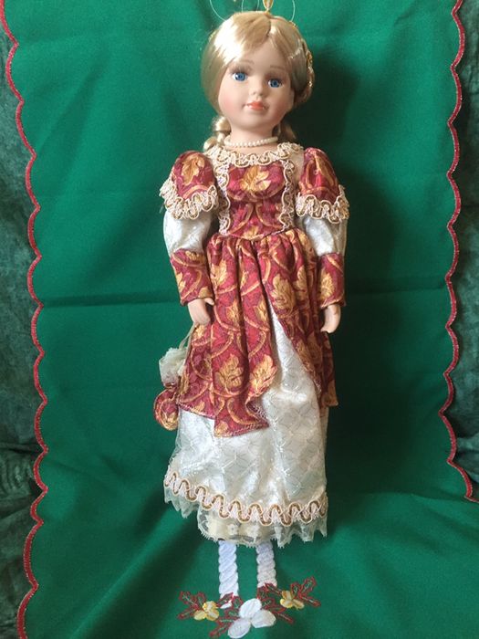 Boneca de porcelana  antiga para colecionar