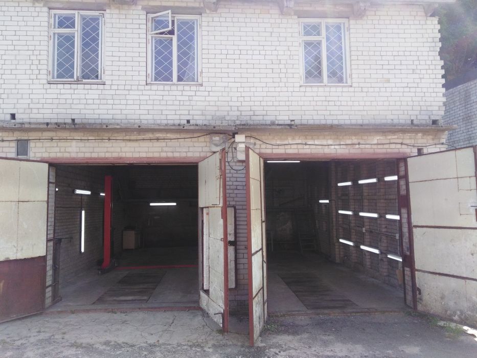 Здам в оренду два двоповерхових великих гаража.